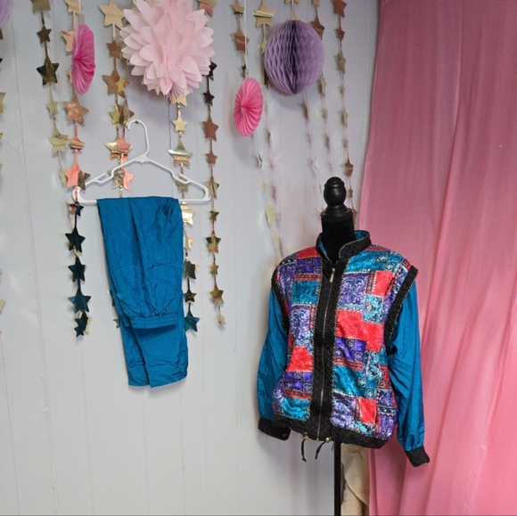 Vintage 1980's Lavion Petite oriental flare windsuit - Picture 1 of 10